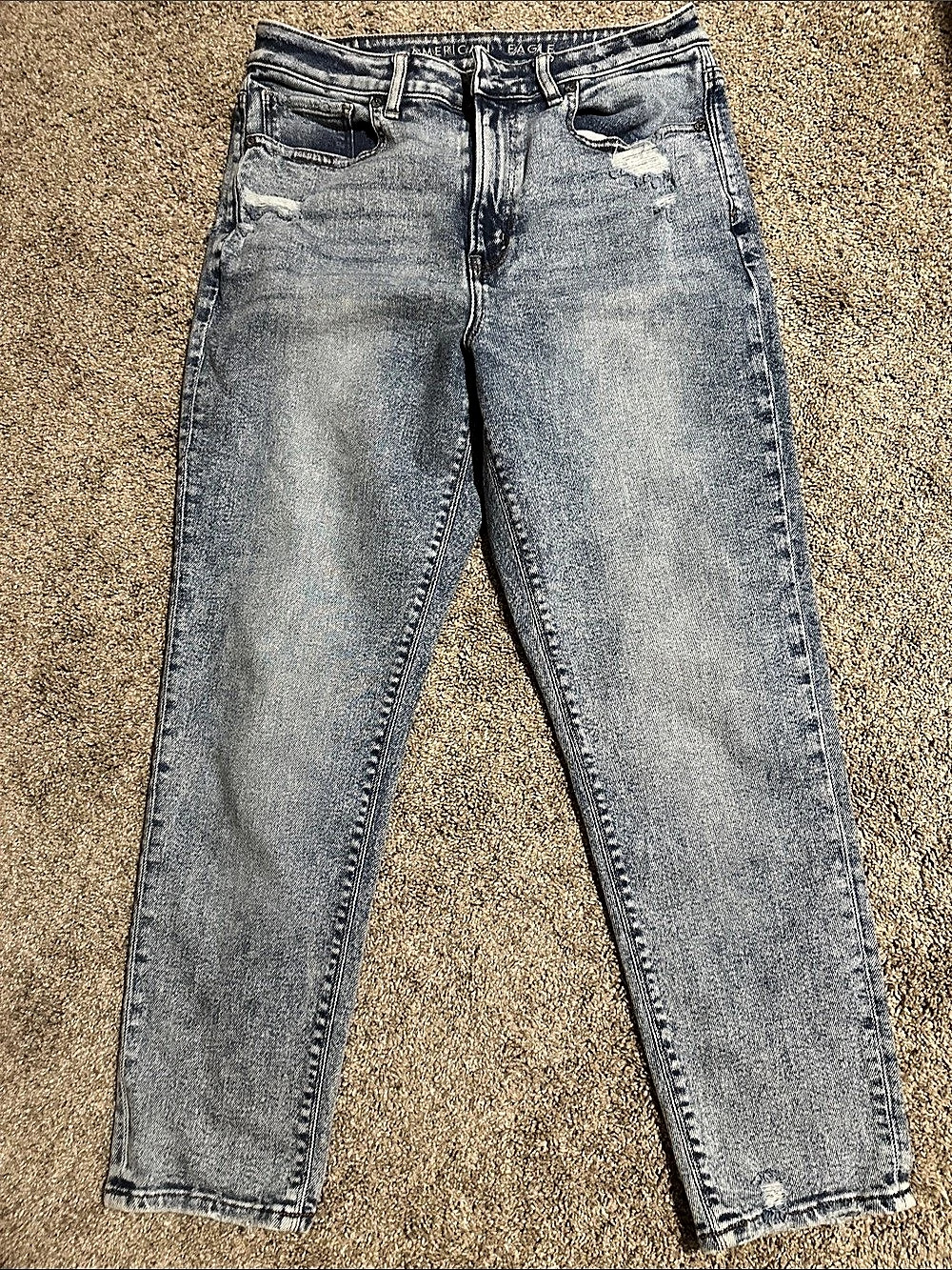 American Eagle Distressed Mom Jeans - 6 Short